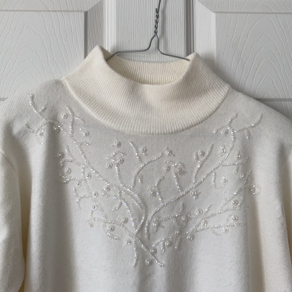 Dress barn white bedazzled Beaded embellished snow mock neck elegant sweater m - Picture 4 of 17